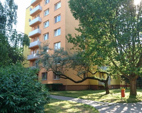 Piešťany ul. A. Hlinku - väčší trojizbový byt s balkónom