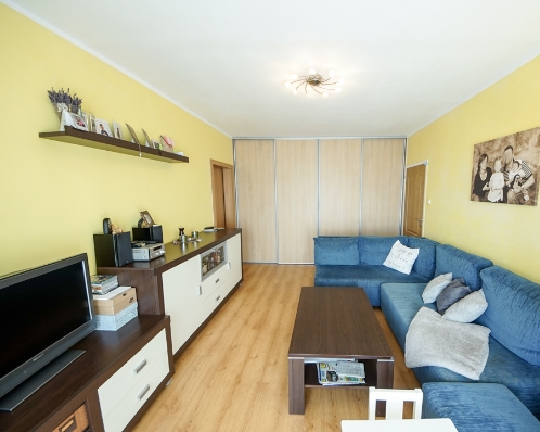 Väčší dvojizbový byt s balkónom na Hurbanovej ulici